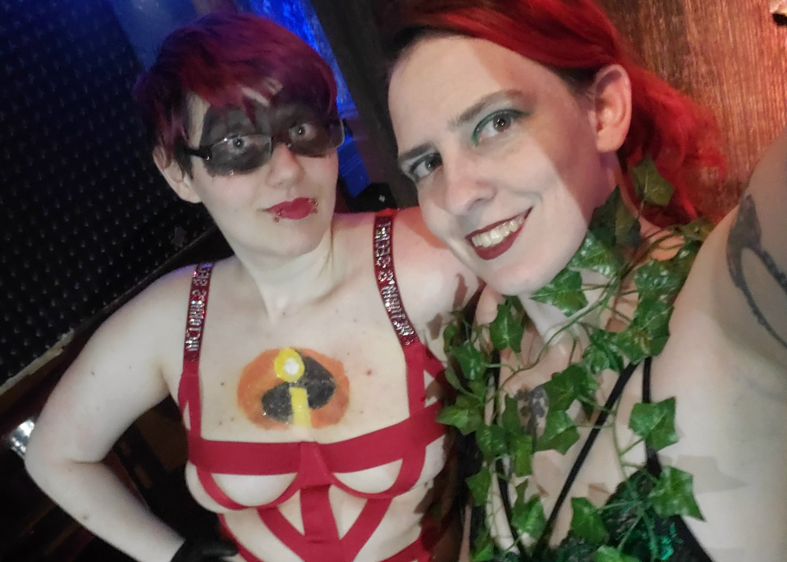 Picture of Erotic Mrs. Incredible and Poison Ivy.